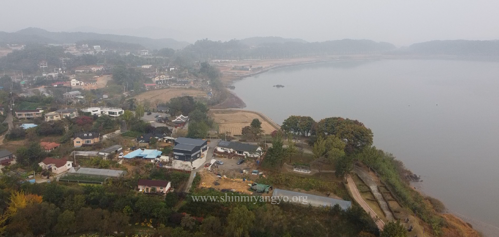 Deokjin Fort, looking north towards the Sondolmok Fort
