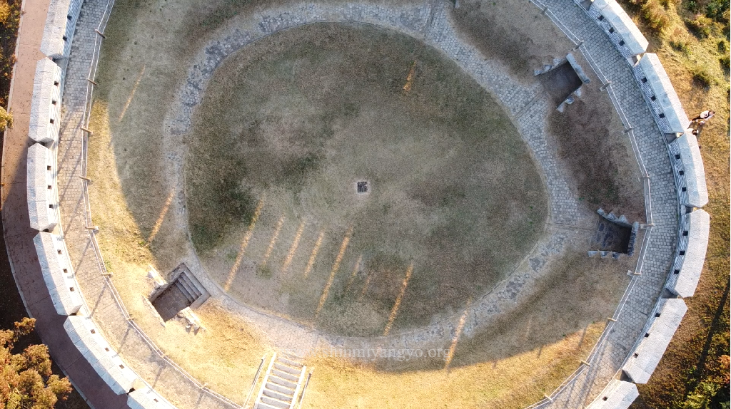 Aerial view down of the Sondolmok Fort interior (NNE view to the upper-right)