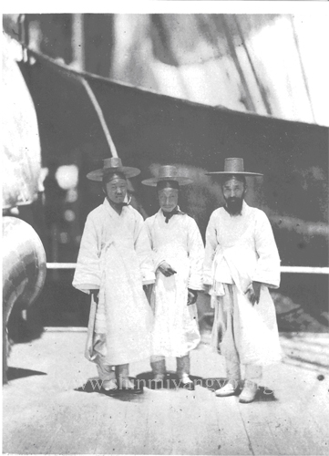 KWG08 "Korean officials on an interview onboard the USS Colorado" (possibly messengers or prisoners, but not officials)