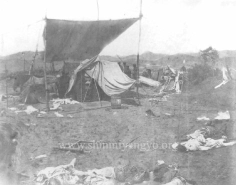KWG23 "Interior of Fort McKee showing the headquarters of the Corean Commander-in-Chief"--Sondolmok fort, interior SW wall)