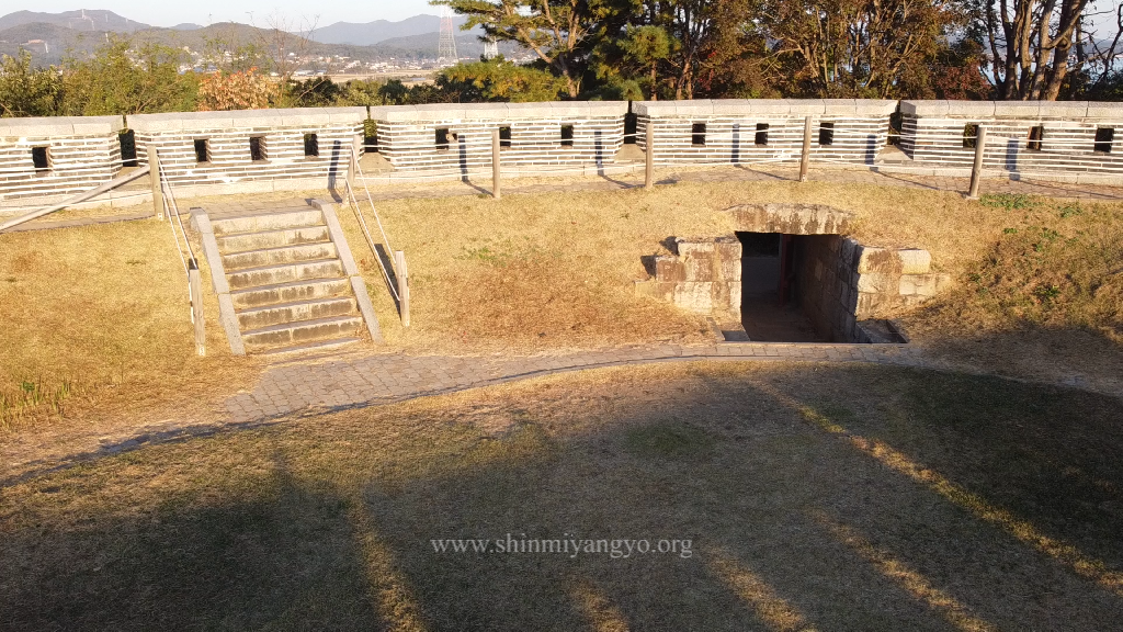 Sondolmok Fort interior west wall