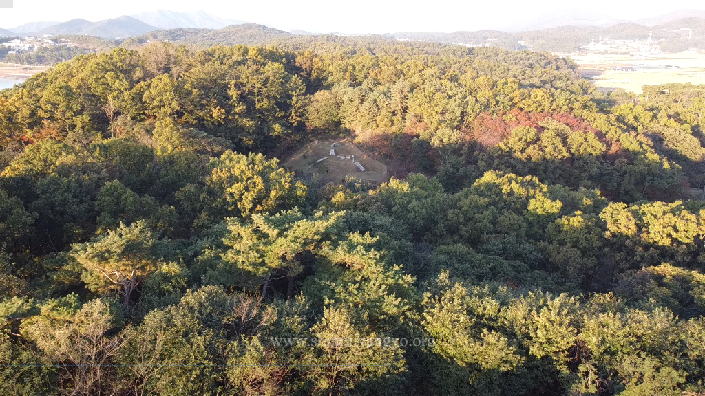 Aerial view from the Sondolmok Fort towards the west hill (slightly SSW)