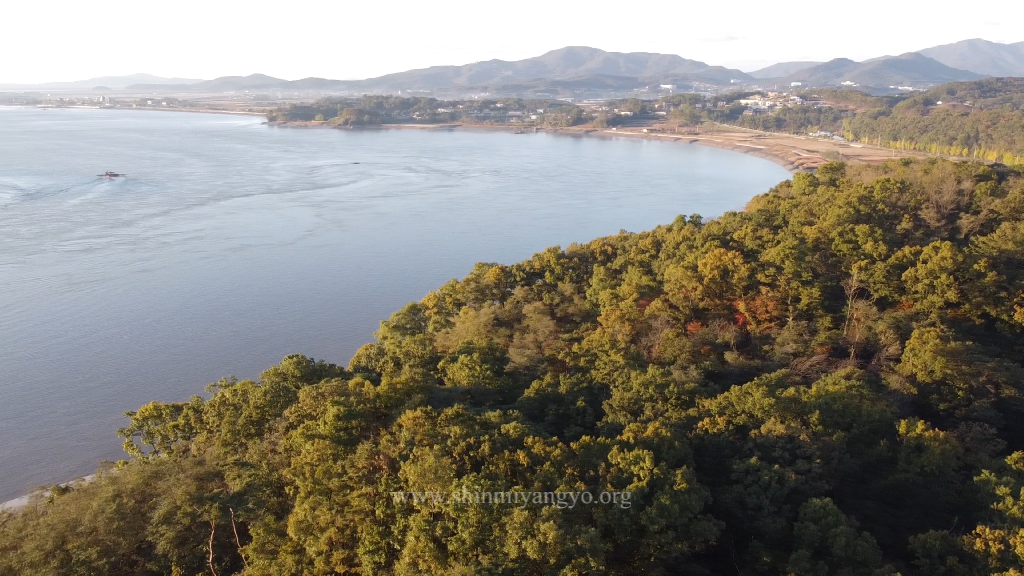 Aerial view from the Sondolmok Fort looking south (Deokjin Fort is at the upper-center)