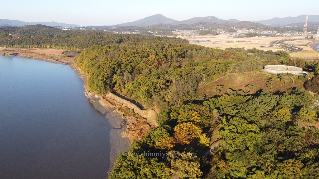 Aerial view from the Yongdu Fort, looking back at the Sondolmok Fort